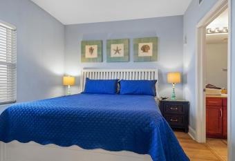 Penthouse ocean view at LTW 1903 has rooms with a private hot tub