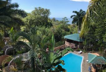 Hostel Plinio has Balcony rooms