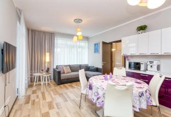 Lavender Apartment allows 18 year olds to book a room