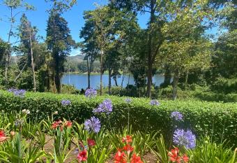 CASA DEL LAGO has Balcony rooms