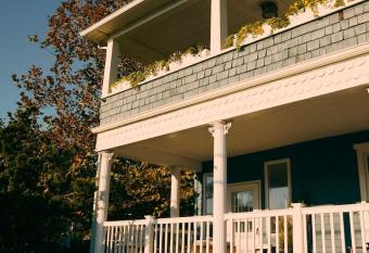 The Bentley Inn has Balcony rooms