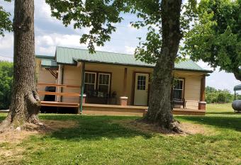 Kentucky Hills Country Cottage has Balcony rooms