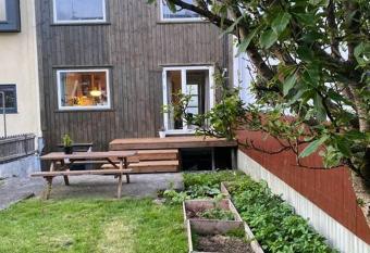 New apartment close to center has Balcony rooms