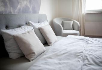 Zentral Bahnhof Apartment# Ntfx# has Balcony rooms