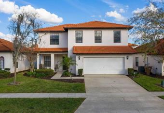 Paradise Resort Styles 4 BEDROOMS with 3 baths Pool and SPA has rooms with a private hot tub