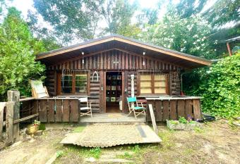 Casa Fidelina IV Miraflores de la Sierra allows 18 year olds to book a room