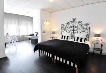 Hotel Zeespiegel has Balcony rooms