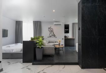 B1 hotel has rooms with a private hot tub