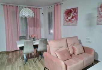 El capricho de Olga 2 allows 18 year olds to book a room