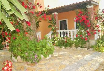 Villa Messavrisi has Balcony rooms