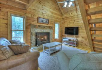 Tiny Creek Cabin Couples Retreat On Babbling Brook has Balcony rooms