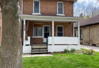 France and Flowers Guest House has Balcony rooms
