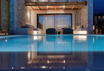 Castor & Pollux has Balcony rooms