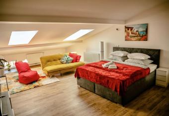 Podkrovn   byt na Velk  m n  m  st   s Wi-Fi zdarma allows 18 year olds to book a room