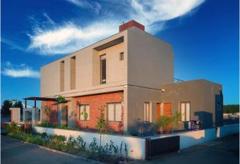 Expert Villa allows 18 year olds to book a room