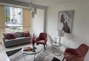 Lujoso apartamento piscinagym has Balcony rooms