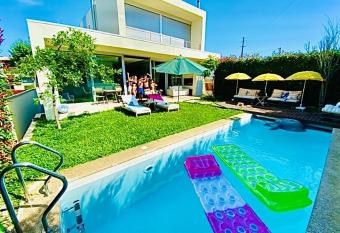 Portugal Holidays Villa has rooms with a private hot tub