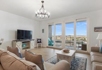 Seas The Day at Laketown Wharf #318 by Nautical Properties has rooms with a private hot tub