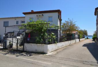 Apartments Pintar has Balcony rooms