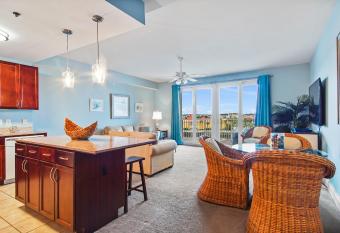 Steps from the Beach at LTW 317 has rooms with a private hot tub