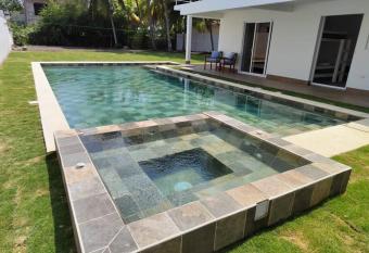 Hermosa Casa de Playa has Balcony rooms