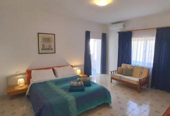 Villa Bronja Superior Airconditioned Studio apartment in Xlendi has Balcony rooms