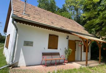 NAPOCSKA Vend  gh  z allows 18 year olds to book a room