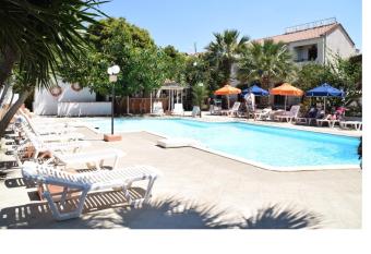 Miranta Hotel - Apartments & Studios has Balcony rooms