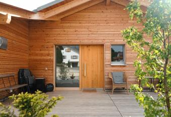 Klosterblick - Inzigkofen (FeWo mit Naturteich) has Balcony rooms