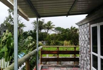 2 bedrooms house at Le Bouchon 200 m away from the beach with sea view furnished garden and wifi has Balcony rooms