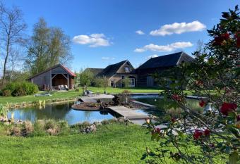 Kleine Huisje has Balcony rooms