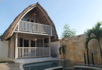 Villa Kroeze has rooms with a private hot tub