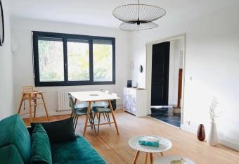 Maison 3 chambres et studio lumineux avec Terrasse au calme has Balcony rooms