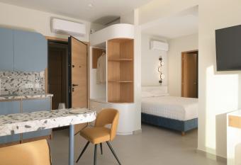 Ostria Deluxe Suite Studio allows 18 year olds to book a room