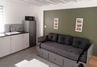 Maison has Balcony rooms