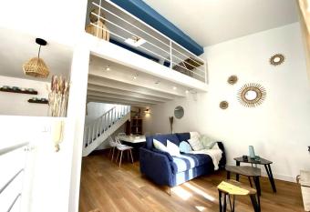 Blue Sky Apartment has Balcony rooms