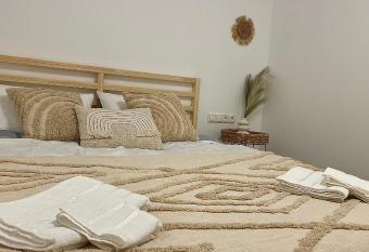 Saulu    s guolis allows 18 year olds to book a room