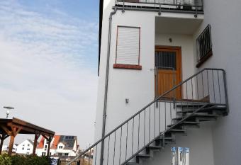 Sonniges Fleckchen allows 18 year olds to book a room