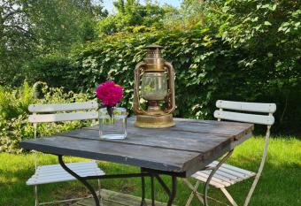 La Sellerie du Cottage allows 18 year olds to book a room