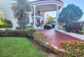 Puerto Plata luxury Mansion Villa has rooms with a private hot tub