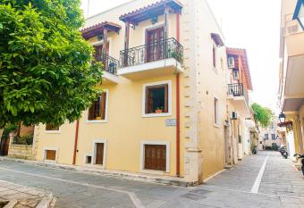 MAT Old Town APARTMENTS    allows 18 year olds to book a room