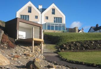 At The Beach Rooms allows 18 year olds to book a room