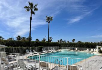 Nice studio with balcony located in Fr  jus has Balcony rooms