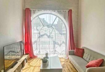 Dinard : Appartement bord de mer allows 18 year olds to book a room