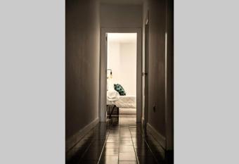 APARTAMENTO CHICA allows 18 year olds to book a room