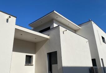 Villa NAKAM has rooms with a private hot tub