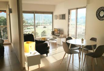 Appartement 2 pi  ces LE GORECKI - R  sidence DU RIOU DE L ARGENTIERE    Mandelieu La Napoule, avec piscine, parking et    proximit   de tout! has Balcony rooms