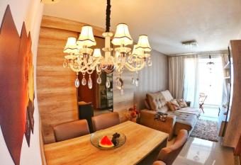 Aconchegante apartamento perto do mar com Wi-Fi gratuito allows 18 year olds to book a room