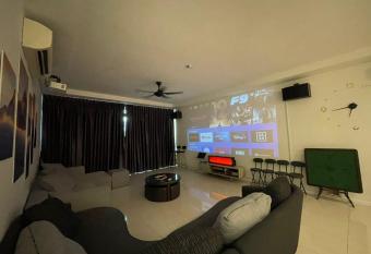 Lux 3BR max 25pax Projector 160inch Netflix Iskandar Puteri near Legoland has Balcony rooms