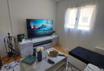 Green Tea Cabin has rooms with a private hot tub